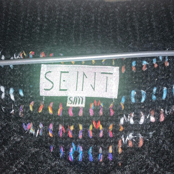 Black V-Neck Textured Sweater - Picture 2 of 3